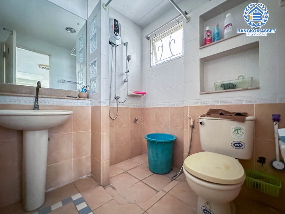 *****บ้านเดี่ยวมือสอง โครงการ นันทวัน กาญจนาภิเษก เนื้อที่ 60.80 ตร.ว. ฟังก์ชัน 3 ห้องนอน 3 ห้องน้ำ 1 ที่จอดรถ บ้านสวย พร้อมอยู่ บนทำเลเดินทางสะดวก เชื่อมต่อถนนรัตนาธิเบศร์ ถนนนครอินทร์ ถนนกาญจนาภิเษก ใกล้รถไฟฟ้าสายสีม่วง "สถานีสามแยกบางใหญ่" และจุดขึ้นทางพิเศษประจิมรัถยา