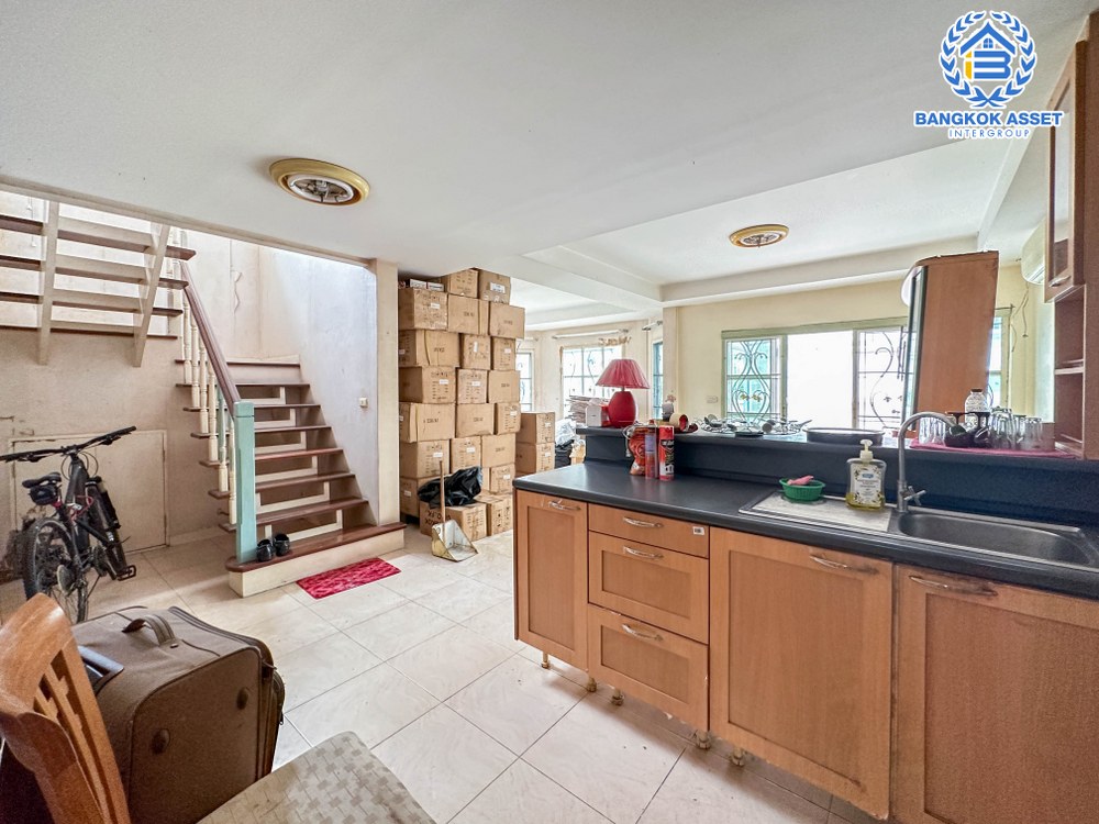 *****บ้านเดี่ยวมือสอง โครงการ นันทวัน กาญจนาภิเษก เนื้อที่ 60.80 ตร.ว. ฟังก์ชัน 3 ห้องนอน 3 ห้องน้ำ 1 ที่จอดรถ บ้านสวย พร้อมอยู่ บนทำเลเดินทางสะดวก เชื่อมต่อถนนรัตนาธิเบศร์ ถนนนครอินทร์ ถนนกาญจนาภิเษก ใกล้รถไฟฟ้าสายสีม่วง "สถานีสามแยกบางใหญ่" และจุดขึ้นทางพิเศษประจิมรัถยา