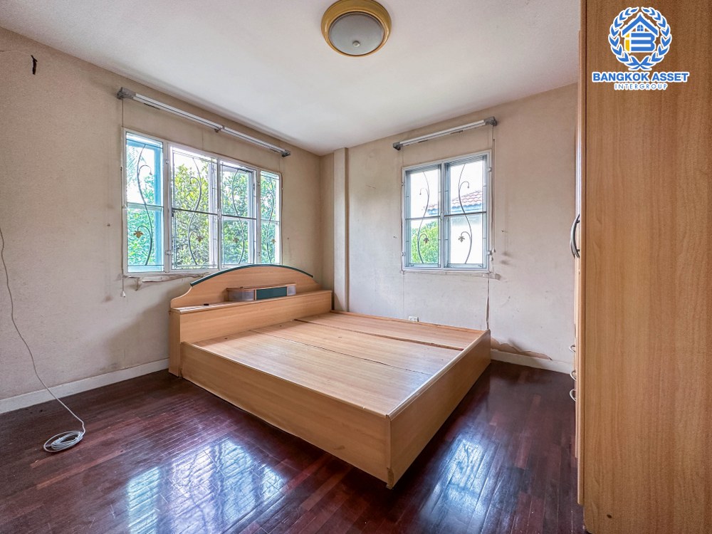 *****บ้านเดี่ยวมือสอง โครงการ นันทวัน กาญจนาภิเษก เนื้อที่ 60.80 ตร.ว. ฟังก์ชัน 3 ห้องนอน 3 ห้องน้ำ 1 ที่จอดรถ บ้านสวย พร้อมอยู่ บนทำเลเดินทางสะดวก เชื่อมต่อถนนรัตนาธิเบศร์ ถนนนครอินทร์ ถนนกาญจนาภิเษก ใกล้รถไฟฟ้าสายสีม่วง "สถานีสามแยกบางใหญ่" และจุดขึ้นทางพิเศษประจิมรัถยา