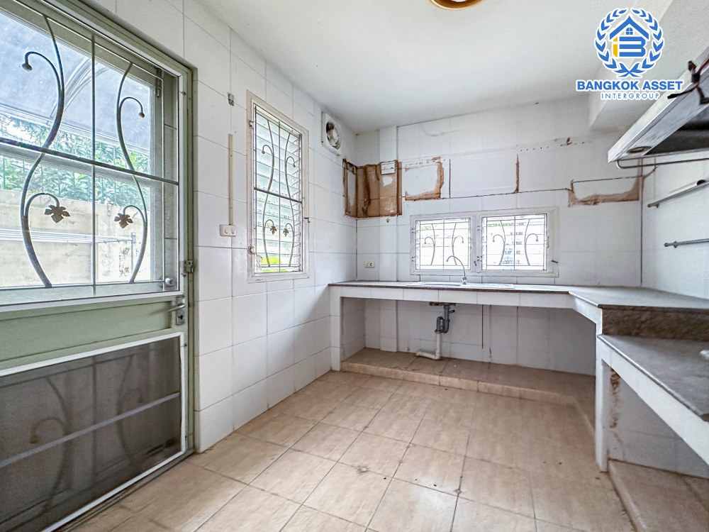 *****บ้านเดี่ยวมือสอง โครงการ นันทวัน กาญจนาภิเษก เนื้อที่ 60.80 ตร.ว. ฟังก์ชัน 3 ห้องนอน 3 ห้องน้ำ 1 ที่จอดรถ บ้านสวย พร้อมอยู่ บนทำเลเดินทางสะดวก เชื่อมต่อถนนรัตนาธิเบศร์ ถนนนครอินทร์ ถนนกาญจนาภิเษก ใกล้รถไฟฟ้าสายสีม่วง "สถานีสามแยกบางใหญ่" และจุดขึ้นทางพิเศษประจิมรัถยา