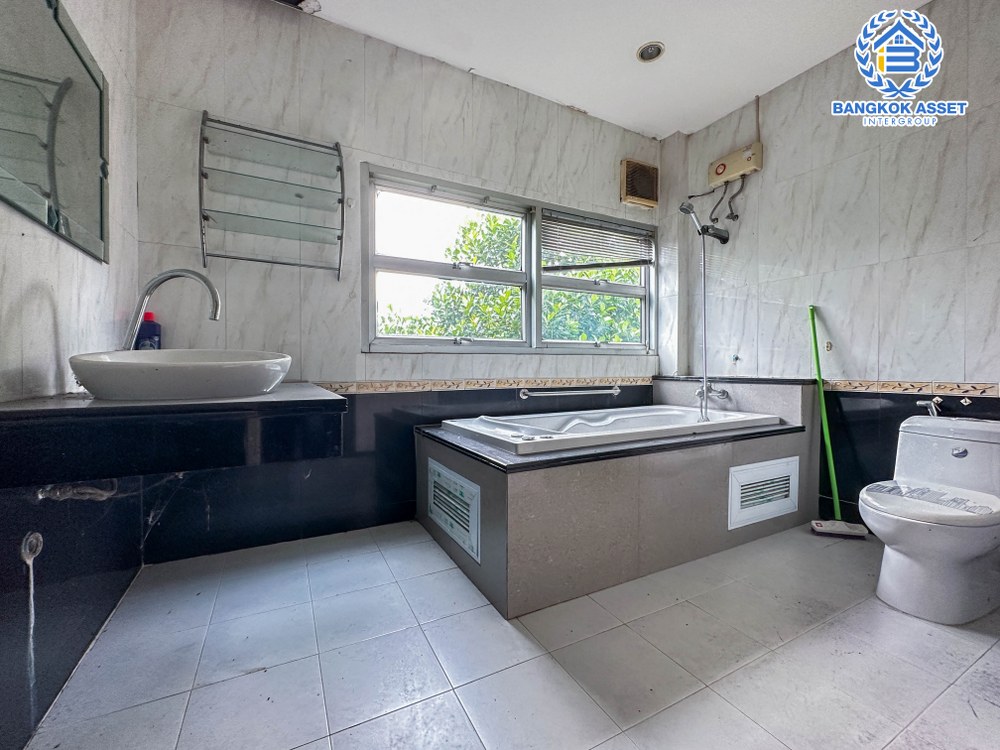 *****บ้านเดี่ยวมือสอง โครงการ นันทวัน กาญจนาภิเษก เนื้อที่ 60.80 ตร.ว. ฟังก์ชัน 3 ห้องนอน 3 ห้องน้ำ 1 ที่จอดรถ บ้านสวย พร้อมอยู่ บนทำเลเดินทางสะดวก เชื่อมต่อถนนรัตนาธิเบศร์ ถนนนครอินทร์ ถนนกาญจนาภิเษก ใกล้รถไฟฟ้าสายสีม่วง "สถานีสามแยกบางใหญ่" และจุดขึ้นทางพิเศษประจิมรัถยา