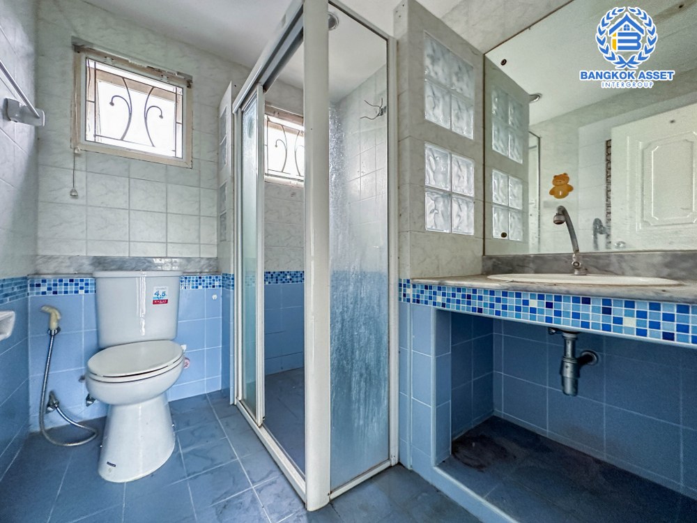 *****บ้านเดี่ยวมือสอง โครงการ นันทวัน กาญจนาภิเษก เนื้อที่ 60.80 ตร.ว. ฟังก์ชัน 3 ห้องนอน 3 ห้องน้ำ 1 ที่จอดรถ บ้านสวย พร้อมอยู่ บนทำเลเดินทางสะดวก เชื่อมต่อถนนรัตนาธิเบศร์ ถนนนครอินทร์ ถนนกาญจนาภิเษก ใกล้รถไฟฟ้าสายสีม่วง "สถานีสามแยกบางใหญ่" และจุดขึ้นทางพิเศษประจิมรัถยา