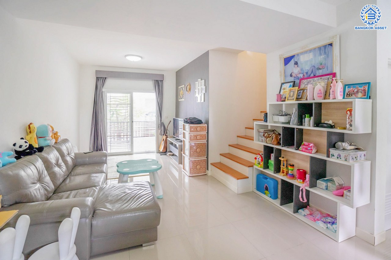 *****ทาวน์เฮ้าส์มือสองนนทบุรี โครงการ ไลโอ บลิสซ์ กาญจนาภิเษก-ชัยพฤกษ์ หลังมุม! เนื้อที่กว้างเกือบ 28 ตร.ว. ฟังก์ชัน 3 ห้องนอน 2 ห้องน้ำ 2 ที่จอดรถ บ้านสภาพสวย พร้อมอยู่ เนื้อที่เยอะ บนทำเลเชื่อมต่อ ถนนกาญจนาภิเษก, ถนนรัตนาธิเบศร์ ใกล้รถไฟฟ้าสายสีม่วง "สถานีคลองบางไผ่"