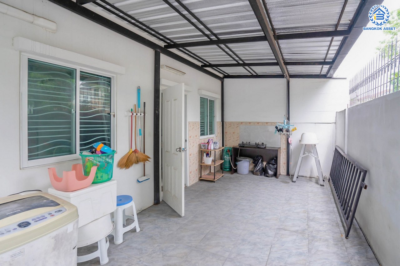 *****ทาวน์เฮ้าส์มือสองนนทบุรี โครงการ ไลโอ บลิสซ์ กาญจนาภิเษก-ชัยพฤกษ์ หลังมุม! เนื้อที่กว้างเกือบ 28 ตร.ว. ฟังก์ชัน 3 ห้องนอน 2 ห้องน้ำ 2 ที่จอดรถ บ้านสภาพสวย พร้อมอยู่ เนื้อที่เยอะ บนทำเลเชื่อมต่อ ถนนกาญจนาภิเษก, ถนนรัตนาธิเบศร์ ใกล้รถไฟฟ้าสายสีม่วง "สถานีคลองบางไผ่"