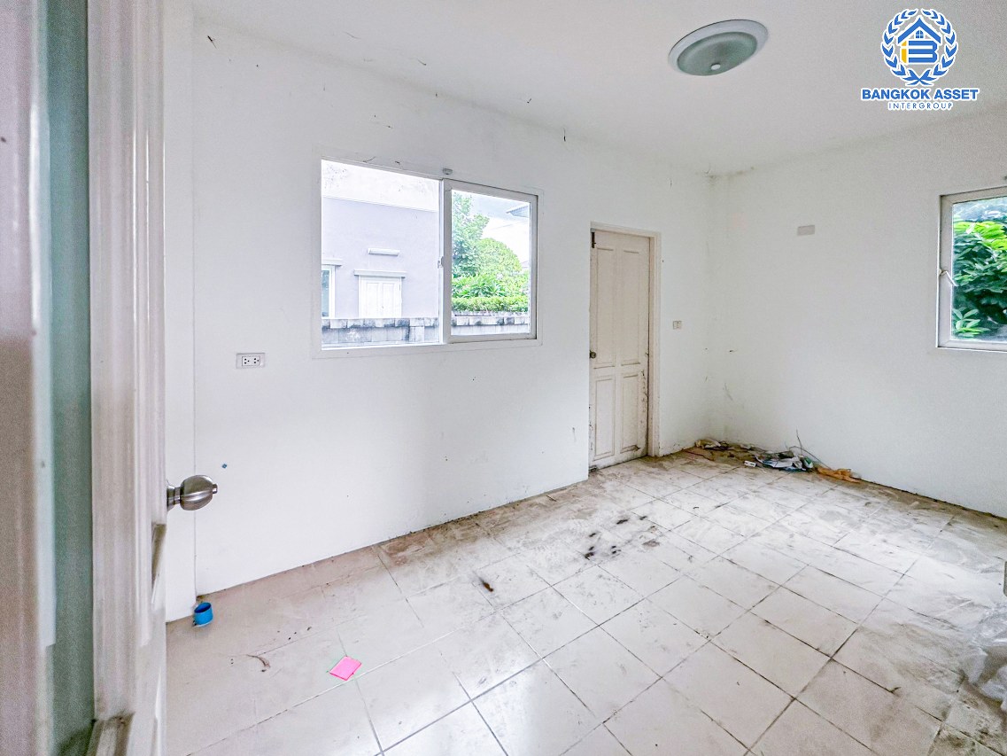 *****บ้านเดี่ยวมือสองกรุงเทพมหานคร โครงการ วรารมย์พรีเมี่ยม วัชรพล-จตุโชติ เนื้อที่กว้างขวางถึง 80.4 ตร.ว. ฟังก์ชัน 4 ห้องนอน 3 ห้องน้ำ 2 ที่จอดรถ บ้านพร้อมอยู่ ไม่เคยเข้าอยู่ บนทำเลแห่งการเดินทาง เชื่อมต่อถนนกาญจนาภิเษก, ถนนรามอินทรา ใกล้จุดขึ้นทางด่วน "จตุโชติ" จองเลย!