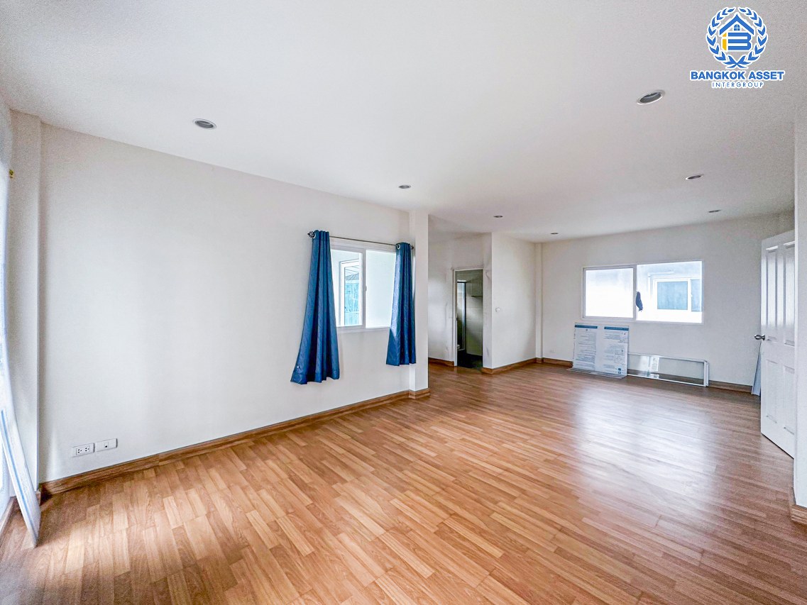 *****บ้านเดี่ยวมือสองกรุงเทพมหานคร โครงการ วรารมย์พรีเมี่ยม วัชรพล-จตุโชติ เนื้อที่กว้างขวางถึง 80.4 ตร.ว. ฟังก์ชัน 4 ห้องนอน 3 ห้องน้ำ 2 ที่จอดรถ บ้านพร้อมอยู่ ไม่เคยเข้าอยู่ บนทำเลแห่งการเดินทาง เชื่อมต่อถนนกาญจนาภิเษก, ถนนรามอินทรา ใกล้จุดขึ้นทางด่วน "จตุโชติ" จองเลย!