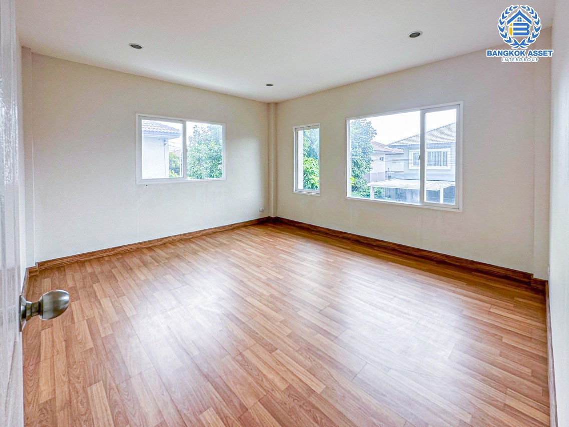 *****บ้านเดี่ยวมือสองกรุงเทพมหานคร โครงการ วรารมย์พรีเมี่ยม วัชรพล-จตุโชติ เนื้อที่กว้างขวางถึง 80.4 ตร.ว. ฟังก์ชัน 4 ห้องนอน 3 ห้องน้ำ 2 ที่จอดรถ บ้านพร้อมอยู่ ไม่เคยเข้าอยู่ บนทำเลแห่งการเดินทาง เชื่อมต่อถนนกาญจนาภิเษก, ถนนรามอินทรา ใกล้จุดขึ้นทางด่วน "จตุโชติ" จองเลย!