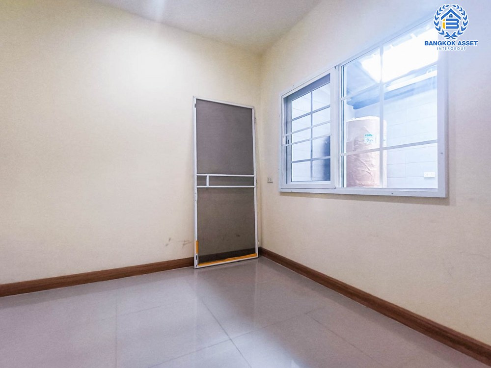 ทาวน์เฮ้าส์มือสอง โครงการ โกลเด้นซิตี้ ปิ่นเกล้า-จรัญสนิทวงศ์ บนเนื้อที่ 22.40 ตร.ว. ฟังก์ชัน 4 ห้องนอน 3 ห้องน้ำ 2 ที่จอดรถ บ้านสภาพสวย ใกล้เมืองเดินทางสะดวก เชื่อมต่อถนนบางกรวย-ไทรน้อย ถนนเทอดพระเกียรติ ถนนนครอินทร์ ใกล้รถไฟฟ้าสายสีแดง "สถานีบางบำหรุ" จุดขึ้นทางด่วน "ศรีรัช"...