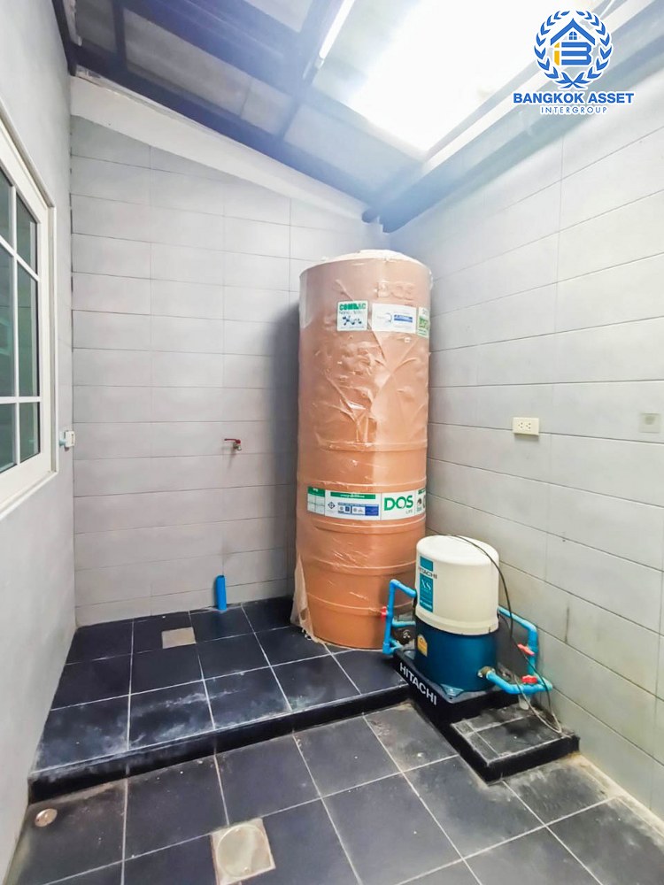 ทาวน์เฮ้าส์มือสอง โครงการ โกลเด้นซิตี้ ปิ่นเกล้า-จรัญสนิทวงศ์ บนเนื้อที่ 22.40 ตร.ว. ฟังก์ชัน 4 ห้องนอน 3 ห้องน้ำ 2 ที่จอดรถ บ้านสภาพสวย ใกล้เมืองเดินทางสะดวก เชื่อมต่อถนนบางกรวย-ไทรน้อย ถนนเทอดพระเกียรติ ถนนนครอินทร์ ใกล้รถไฟฟ้าสายสีแดง "สถานีบางบำหรุ" จุดขึ้นทางด่วน "ศรีรัช"...