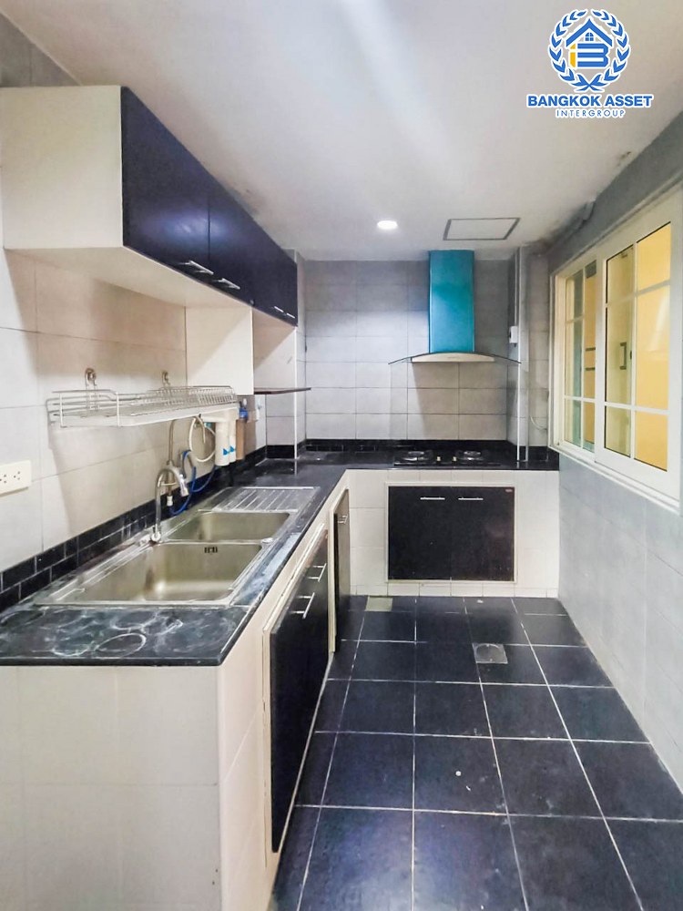 ทาวน์เฮ้าส์มือสอง โครงการ โกลเด้นซิตี้ ปิ่นเกล้า-จรัญสนิทวงศ์ บนเนื้อที่ 22.40 ตร.ว. ฟังก์ชัน 4 ห้องนอน 3 ห้องน้ำ 2 ที่จอดรถ บ้านสภาพสวย ใกล้เมืองเดินทางสะดวก เชื่อมต่อถนนบางกรวย-ไทรน้อย ถนนเทอดพระเกียรติ ถนนนครอินทร์ ใกล้รถไฟฟ้าสายสีแดง "สถานีบางบำหรุ" จุดขึ้นทางด่วน "ศรีรัช"...