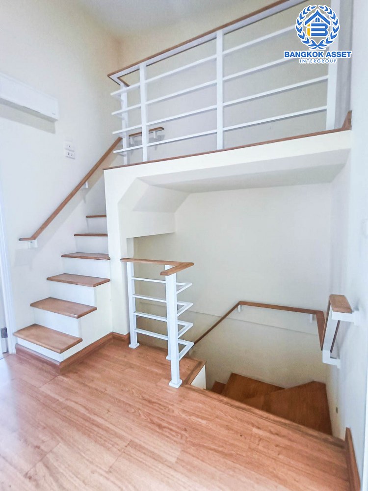 ทาวน์เฮ้าส์มือสอง โครงการ โกลเด้นซิตี้ ปิ่นเกล้า-จรัญสนิทวงศ์ บนเนื้อที่ 22.40 ตร.ว. ฟังก์ชัน 4 ห้องนอน 3 ห้องน้ำ 2 ที่จอดรถ บ้านสภาพสวย ใกล้เมืองเดินทางสะดวก เชื่อมต่อถนนบางกรวย-ไทรน้อย ถนนเทอดพระเกียรติ ถนนนครอินทร์ ใกล้รถไฟฟ้าสายสีแดง "สถานีบางบำหรุ" จุดขึ้นทางด่วน "ศรีรัช"...