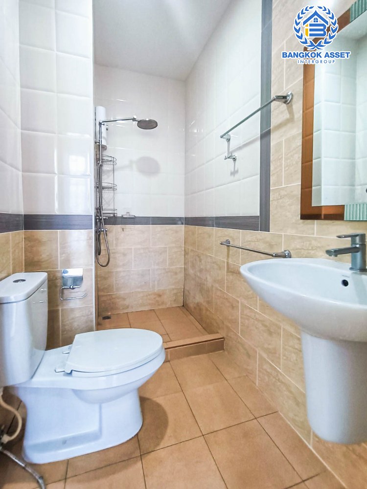 ทาวน์เฮ้าส์มือสอง โครงการ โกลเด้นซิตี้ ปิ่นเกล้า-จรัญสนิทวงศ์ บนเนื้อที่ 22.40 ตร.ว. ฟังก์ชัน 4 ห้องนอน 3 ห้องน้ำ 2 ที่จอดรถ บ้านสภาพสวย ใกล้เมืองเดินทางสะดวก เชื่อมต่อถนนบางกรวย-ไทรน้อย ถนนเทอดพระเกียรติ ถนนนครอินทร์ ใกล้รถไฟฟ้าสายสีแดง "สถานีบางบำหรุ" จุดขึ้นทางด่วน "ศรีรัช"...