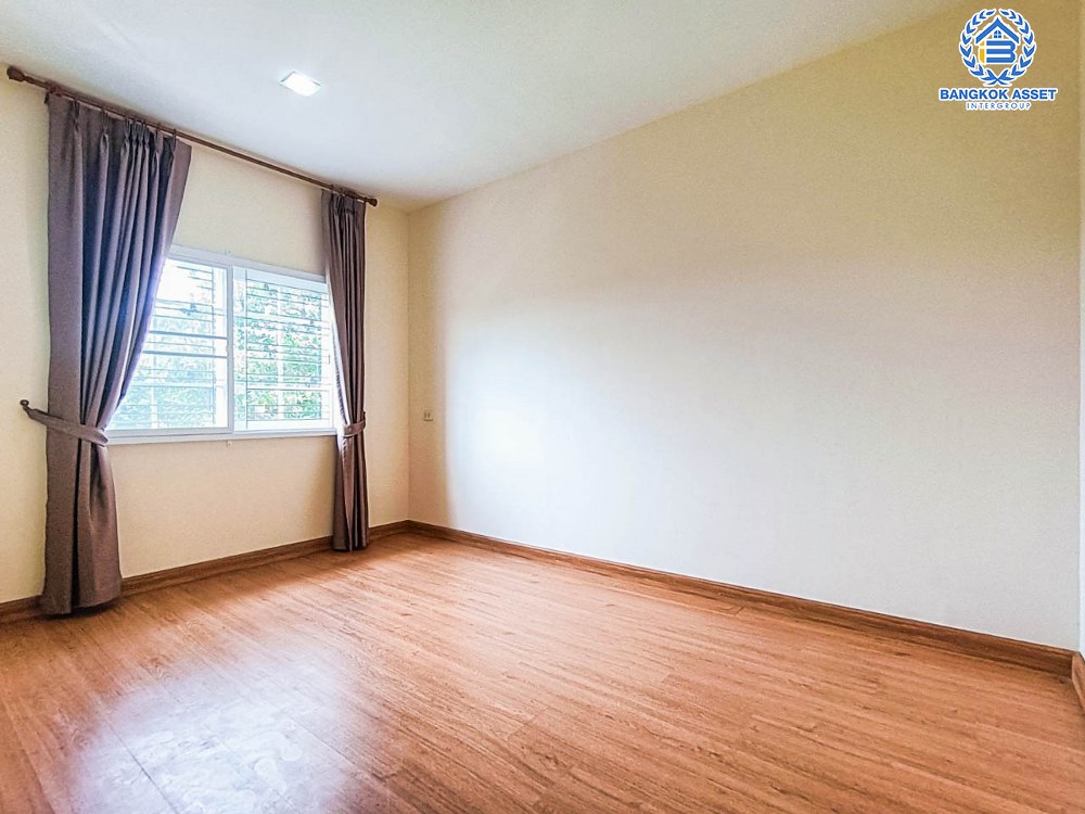 ทาวน์เฮ้าส์มือสอง โครงการ โกลเด้นซิตี้ ปิ่นเกล้า-จรัญสนิทวงศ์ บนเนื้อที่ 22.40 ตร.ว. ฟังก์ชัน 4 ห้องนอน 3 ห้องน้ำ 2 ที่จอดรถ บ้านสภาพสวย ใกล้เมืองเดินทางสะดวก เชื่อมต่อถนนบางกรวย-ไทรน้อย ถนนเทอดพระเกียรติ ถนนนครอินทร์ ใกล้รถไฟฟ้าสายสีแดง "สถานีบางบำหรุ" จุดขึ้นทางด่วน "ศรีรัช"...