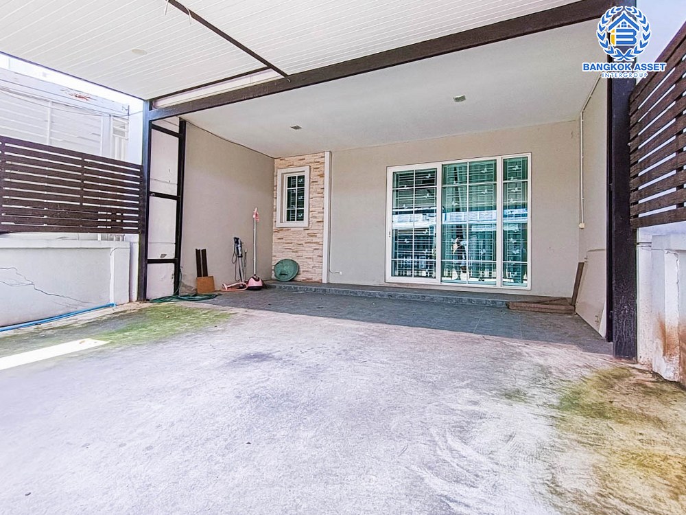 ทาวน์เฮ้าส์มือสอง โครงการ โกลเด้นซิตี้ ปิ่นเกล้า-จรัญสนิทวงศ์ บนเนื้อที่ 22.40 ตร.ว. ฟังก์ชัน 4 ห้องนอน 3 ห้องน้ำ 2 ที่จอดรถ บ้านสภาพสวย ใกล้เมืองเดินทางสะดวก เชื่อมต่อถนนบางกรวย-ไทรน้อย ถนนเทอดพระเกียรติ ถนนนครอินทร์ ใกล้รถไฟฟ้าสายสีแดง "สถานีบางบำหรุ" จุดขึ้นทางด่วน "ศรีรัช"...