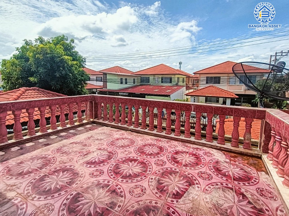 บ้านเดี่ยวมือสอง โครงการ พระปิ่น7 พหลโยธิน เนื้อที่กว้าง 53.90 ตร.ว. ฟังก์ชัน 3 ห้องนอน 2 ห้องน้ำ 2 ที่จอดรถ บ้านสวยเหมือนใหม่ พื้นที่กว้างขวาง บนทำเลเดินทางสะดวก เชื่อมต่อถนนคลองหลวง ถนนเลียบคลอง2 ถนนรังสิต-นครนายก ใกล้ฟิวเจอร์พาร์ค รังสิต และจุดขึ้นทางด่วน "อุตราภิมุข"