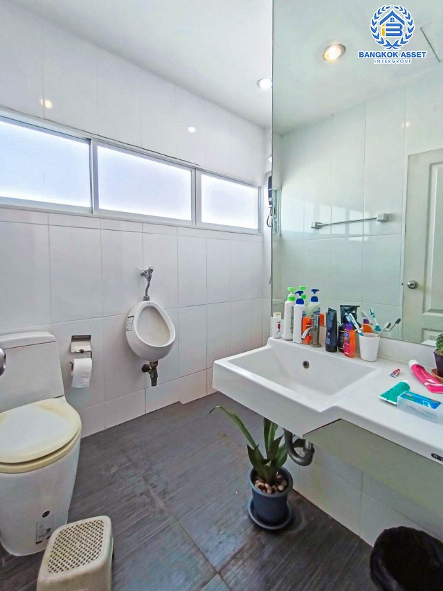 *****บ้านเดี่ยวมือสองกรุงเทพมหานคร โครงการ เนอวานา อินโทร กาญจนาภิเษก เนื้อที่กว้างเกือบ 53 ตร.ว. ฟังก์ชัน 3 ห้องนอน 2 ห้องน้ำ 2 ที่จอดรถ แถมฟรี! 4 เครื่องปรับอากาศ 1 เครื่องทำน้ำอุ่น บนทำเลแห่งการเดินทาง เชื่อมต่อถนนกาญจนาภิเษก, ถนนรามคำแหง ใกล้จุดขึ้นทางด่วน "วงแหวน-กาญจนาภิเษก" จองเลย