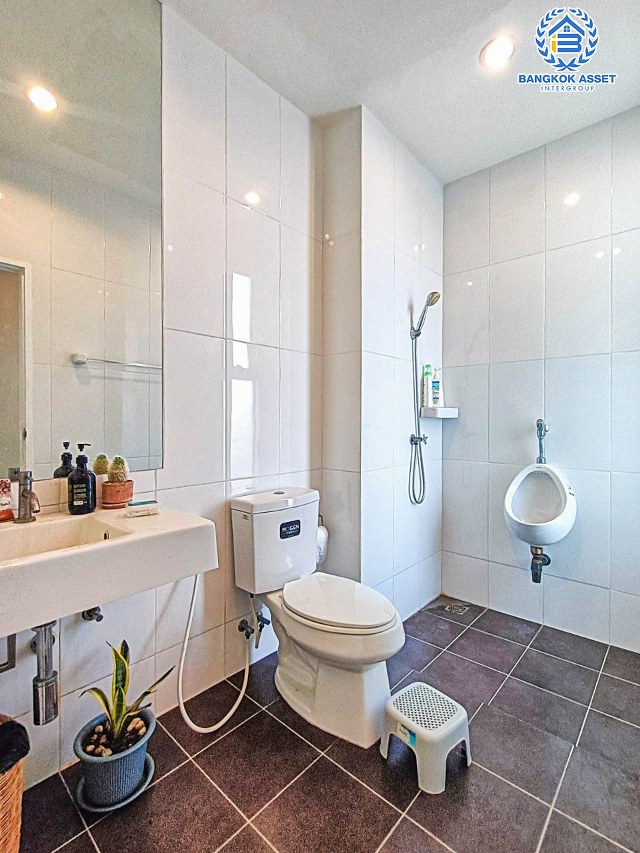 *****บ้านเดี่ยวมือสองกรุงเทพมหานคร โครงการ เนอวานา อินโทร กาญจนาภิเษก เนื้อที่กว้างเกือบ 53 ตร.ว. ฟังก์ชัน 3 ห้องนอน 2 ห้องน้ำ 2 ที่จอดรถ แถมฟรี! 4 เครื่องปรับอากาศ 1 เครื่องทำน้ำอุ่น บนทำเลแห่งการเดินทาง เชื่อมต่อถนนกาญจนาภิเษก, ถนนรามคำแหง ใกล้จุดขึ้นทางด่วน "วงแหวน-กาญจนาภิเษก" จองเลย