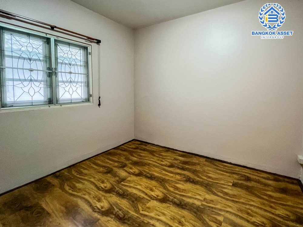 *****ทาวน์เฮ้าส์มือสอง โครงการ พฤกษา18/1 กาญจนาภิเษก เนื้อที่ 18 ตร.ว. ฟังก์ชัน 3 ห้องนอน 2 ห้องน้ำ 1 ที่จอดรถ บ้านสภาพดี บรรยากาศโครงการเงียบสงบ พร้อมเข้าอยู่ บนทำเลแห่งการเดินทาง เพียง 10 นาทีถึงเซ็นทรัลเวสต์เกต และรถไฟฟ้าสายสีม่วง "สถานีตลาดบางใหญ่"