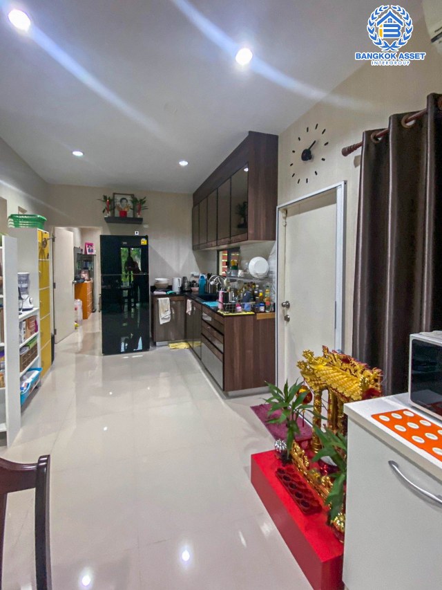 *****บ้านเดี่ยวมือสองนนทบุรี โครงการ ธนาวิลเลจ2 กาญจนาภิเษก หลังมุม! เนื้อที่กว้าง 52.2 ตร.ว. ฟังก์ชัน 4 ห้องนอน 3 ห้องน้ำ 2 ที่จอดรถ บ้านสภาพเยี่ยม บนทำเลแห่งการเดินทาง เชื่อมต่อถนนกาญจนาภิเษก, ถนนรัตนาธิเบศร์ ใกล้รถไฟฟ้าสายสีม่วง "สถานีตลาดบางใหญ่" จองเลย!