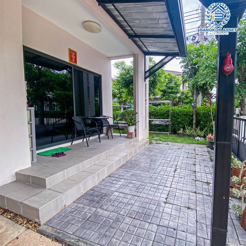 *****บ้านเดี่ยวมือสองนนทบุรี โครงการ ธนาวิลเลจ2 กาญจนาภิเษก หลังมุม! เนื้อที่กว้าง 52.2 ตร.ว. ฟังก์ชัน 4 ห้องนอน 3 ห้องน้ำ 2 ที่จอดรถ บ้านสภาพเยี่ยม บนทำเลแห่งการเดินทาง เชื่อมต่อถนนกาญจนาภิเษก, ถนนรัตนาธิเบศร์ ใกล้รถไฟฟ้าสายสีม่วง "สถานีตลาดบางใหญ่" จองเลย!