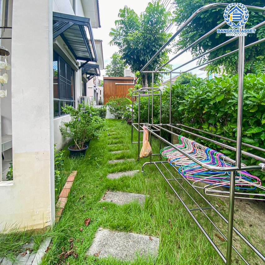 *****บ้านเดี่ยวมือสองนนทบุรี โครงการ ธนาวิลเลจ2 กาญจนาภิเษก หลังมุม! เนื้อที่กว้าง 52.2 ตร.ว. ฟังก์ชัน 4 ห้องนอน 3 ห้องน้ำ 2 ที่จอดรถ บ้านสภาพเยี่ยม บนทำเลแห่งการเดินทาง เชื่อมต่อถนนกาญจนาภิเษก, ถนนรัตนาธิเบศร์ ใกล้รถไฟฟ้าสายสีม่วง "สถานีตลาดบางใหญ่" จองเลย!