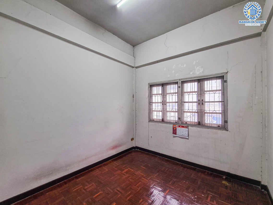 *****ทาวน์เฮ้าส์มือสองนนทบุรี หมู่บ้าน นนทรีปาร์ค รัตนาธิเบศร์ เนื้อที่กว้าง 22 ตร.ว. ฟังก์ชัน 3 ห้องนอน 2 ห้องน้ำ 1 ที่จอดรถ ขายตามสภาพ บนทำเลเดินทางสะดวก เชื่อมต่อถนนรัตนาธิเบศร์, ถนนราชพฤกษ์ ใกล้จุดขึ้นทางด่วน "งามวงศ์วาน" และรถไฟฟ้าสายสีม่วง "สถานีบางรักน้อยท่าอิฐ" เพียง 5 นาทีเท่านั้น