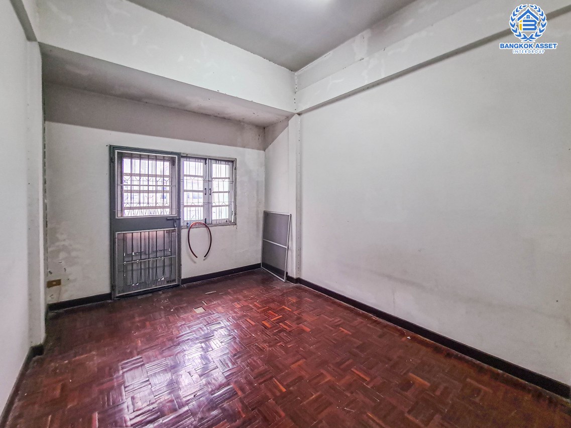 *****ทาวน์เฮ้าส์มือสองนนทบุรี หมู่บ้าน นนทรีปาร์ค รัตนาธิเบศร์ เนื้อที่กว้าง 22 ตร.ว. ฟังก์ชัน 3 ห้องนอน 2 ห้องน้ำ 1 ที่จอดรถ ขายตามสภาพ บนทำเลเดินทางสะดวก เชื่อมต่อถนนรัตนาธิเบศร์, ถนนราชพฤกษ์ ใกล้จุดขึ้นทางด่วน "งามวงศ์วาน" และรถไฟฟ้าสายสีม่วง "สถานีบางรักน้อยท่าอิฐ" เพียง 5 นาทีเท่านั้น