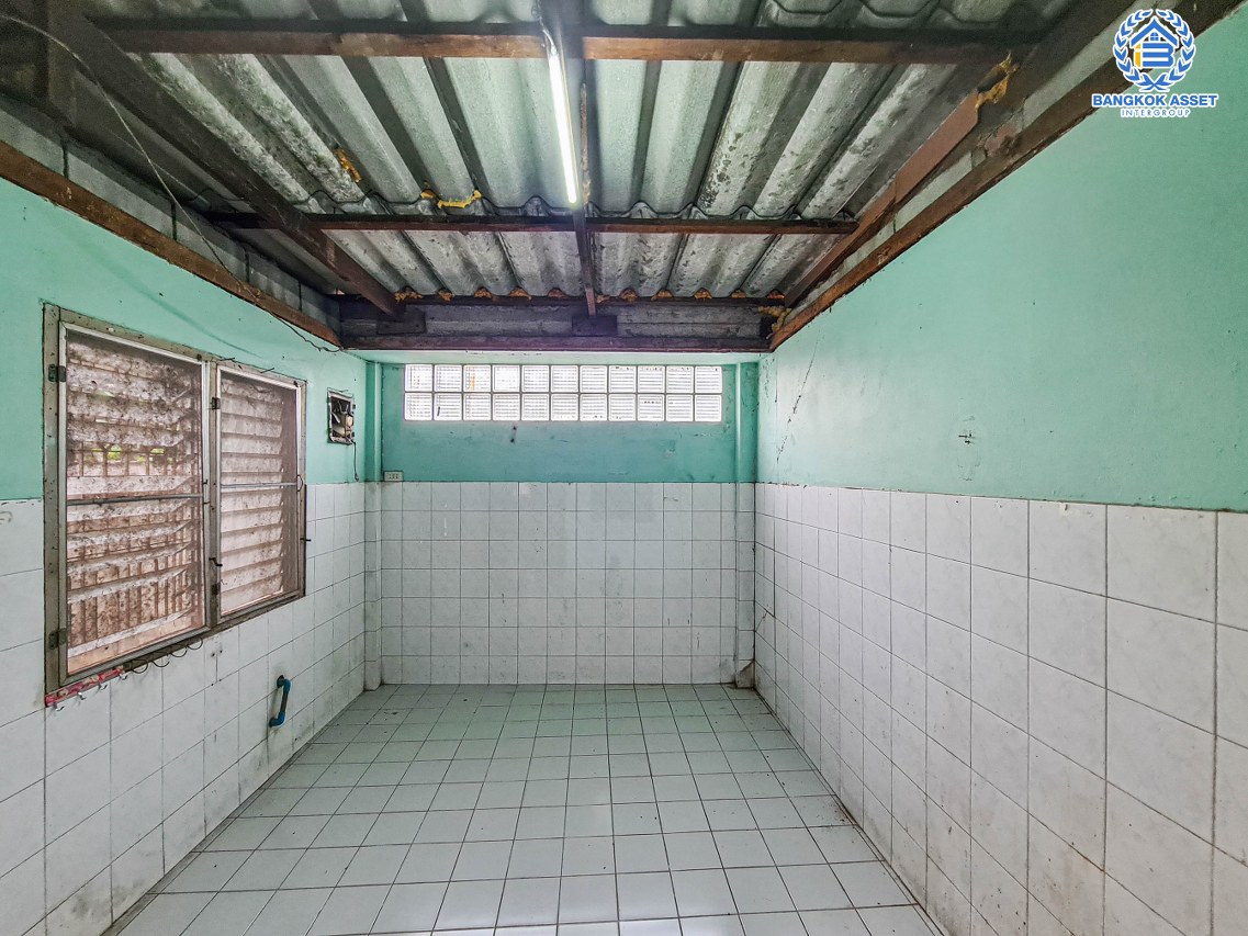 *****ทาวน์เฮ้าส์มือสองนนทบุรี หมู่บ้าน นนทรีปาร์ค รัตนาธิเบศร์ เนื้อที่กว้าง 22 ตร.ว. ฟังก์ชัน 3 ห้องนอน 2 ห้องน้ำ 1 ที่จอดรถ ขายตามสภาพ บนทำเลเดินทางสะดวก เชื่อมต่อถนนรัตนาธิเบศร์, ถนนราชพฤกษ์ ใกล้จุดขึ้นทางด่วน "งามวงศ์วาน" และรถไฟฟ้าสายสีม่วง "สถานีบางรักน้อยท่าอิฐ" เพียง 5 นาทีเท่านั้น