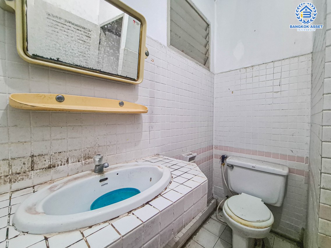 *****ทาวน์เฮ้าส์มือสองนนทบุรี หมู่บ้าน นนทรีปาร์ค รัตนาธิเบศร์ เนื้อที่กว้าง 22 ตร.ว. ฟังก์ชัน 3 ห้องนอน 2 ห้องน้ำ 1 ที่จอดรถ ขายตามสภาพ บนทำเลเดินทางสะดวก เชื่อมต่อถนนรัตนาธิเบศร์, ถนนราชพฤกษ์ ใกล้จุดขึ้นทางด่วน "งามวงศ์วาน" และรถไฟฟ้าสายสีม่วง "สถานีบางรักน้อยท่าอิฐ" เพียง 5 นาทีเท่านั้น