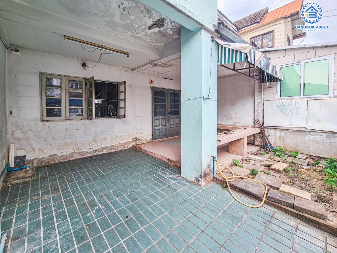 *****ทาวน์เฮ้าส์มือสองนนทบุรี หมู่บ้าน นนทรีปาร์ค รัตนาธิเบศร์ เนื้อที่กว้าง 22 ตร.ว. ฟังก์ชัน 3 ห้องนอน 2 ห้องน้ำ 1 ที่จอดรถ ขายตามสภาพ บนทำเลเดินทางสะดวก เชื่อมต่อถนนรัตนาธิเบศร์, ถนนราชพฤกษ์ ใกล้จุดขึ้นทางด่วน "งามวงศ์วาน" และรถไฟฟ้าสายสีม่วง "สถานีบางรักน้อยท่าอิฐ" เพียง 5 นาทีเท่านั้น