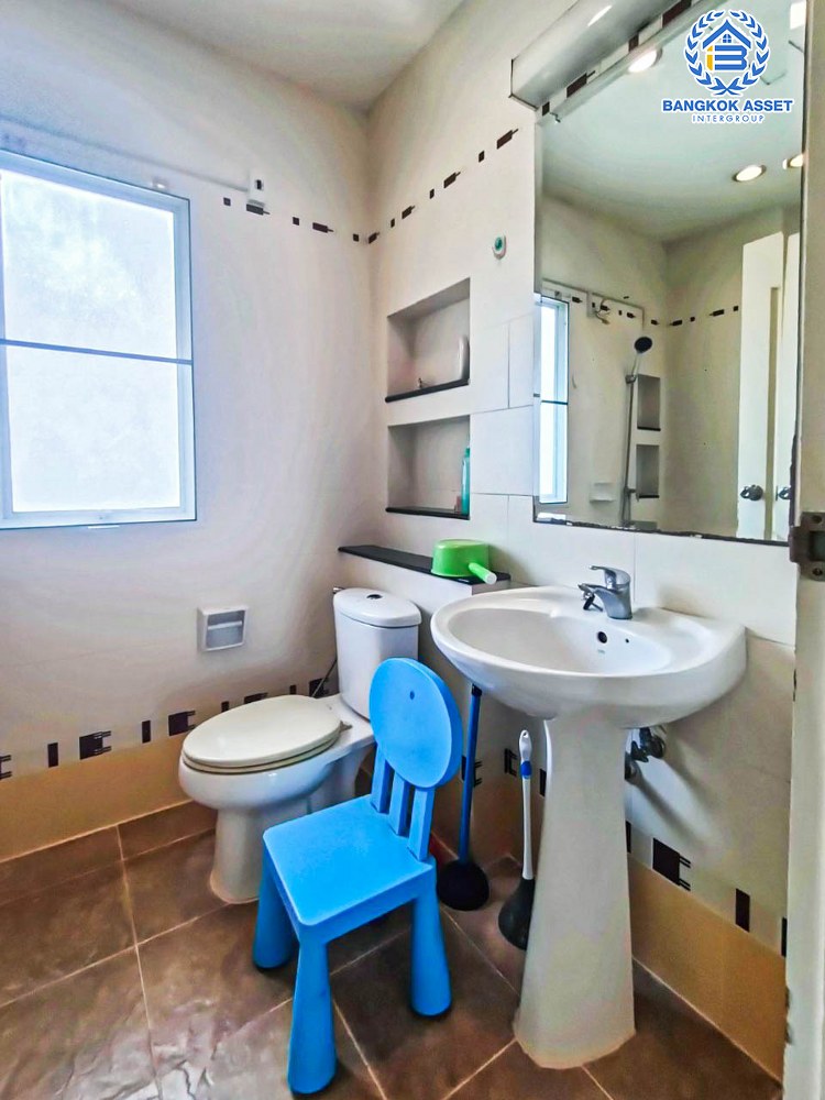 *****บ้านเดี่ยวมือสอง โครงการ บางกอก บูเลอวาร์ด ราชพฤกษ์-พระราม5 จากแบรนด์ SC ASSET เนื้อที่กว่า 56.10 ตร.ว. ฟังก์ชัน 4 ห้องนอน 4 ห้องน้ำ จอดรถได้ 2 คัน รอบบ้านกว้างขวาง ภายในสภาพดี บรรยากาศเป็นส่วนตัว บนทำเลติดถนนราชพฤกษ์ เพียง 10 ถึงรถไฟฟ้า "สถานีบางรักใหญ่" และจุดขึ้นทางด่วน "ศรีรัช"