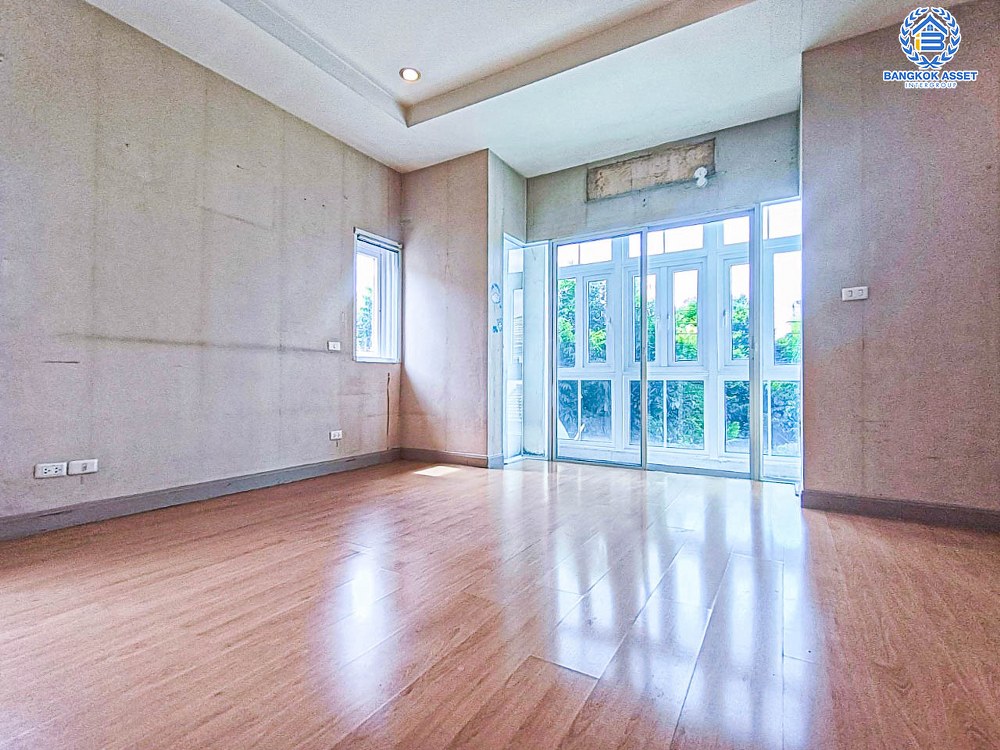 *****บ้านเดี่ยวมือสอง โครงการ บางกอก บูเลอวาร์ด ราชพฤกษ์-พระราม5 จากแบรนด์ SC ASSET เนื้อที่กว่า 56.10 ตร.ว. ฟังก์ชัน 4 ห้องนอน 4 ห้องน้ำ จอดรถได้ 2 คัน รอบบ้านกว้างขวาง ภายในสภาพดี บรรยากาศเป็นส่วนตัว บนทำเลติดถนนราชพฤกษ์ เพียง 10 ถึงรถไฟฟ้า "สถานีบางรักใหญ่" และจุดขึ้นทางด่วน "ศรีรัช"