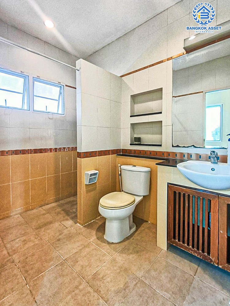 *****บ้านเดี่ยวมือสอง โครงการ บางกอก บูเลอวาร์ด ราชพฤกษ์-พระราม5 จากแบรนด์ SC ASSET เนื้อที่กว่า 56.10 ตร.ว. ฟังก์ชัน 4 ห้องนอน 4 ห้องน้ำ จอดรถได้ 2 คัน รอบบ้านกว้างขวาง ภายในสภาพดี บรรยากาศเป็นส่วนตัว บนทำเลติดถนนราชพฤกษ์ เพียง 10 ถึงรถไฟฟ้า "สถานีบางรักใหญ่" และจุดขึ้นทางด่วน "ศรีรัช"