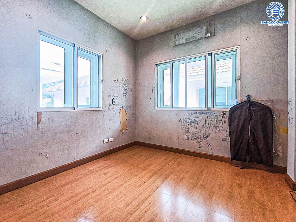 *****บ้านเดี่ยวมือสอง โครงการ บางกอก บูเลอวาร์ด ราชพฤกษ์-พระราม5 จากแบรนด์ SC ASSET เนื้อที่กว่า 56.10 ตร.ว. ฟังก์ชัน 4 ห้องนอน 4 ห้องน้ำ จอดรถได้ 2 คัน รอบบ้านกว้างขวาง ภายในสภาพดี บรรยากาศเป็นส่วนตัว บนทำเลติดถนนราชพฤกษ์ เพียง 10 ถึงรถไฟฟ้า "สถานีบางรักใหญ่" และจุดขึ้นทางด่วน "ศรีรัช"