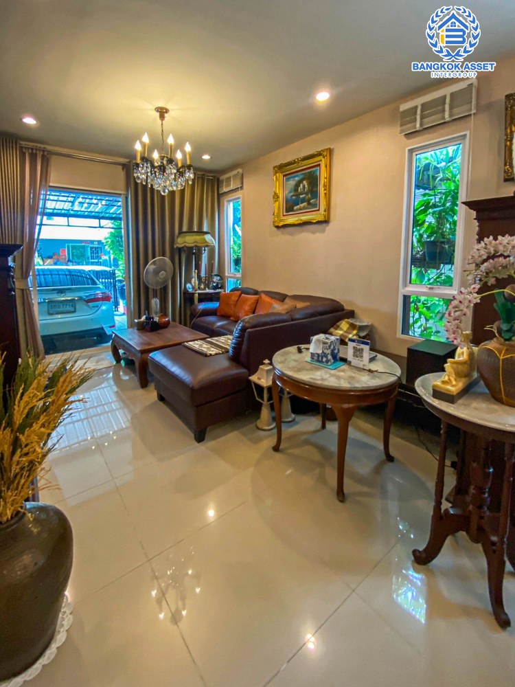 *****ทาวน์โฮม 3 ชั้น มือสอง โครงการ เดอะแพลนท์ซิตี้ แจ้งวัฒนะ-ปากเกร็ด เนื้อที่กว้าง 28.40 ตร.ว. ฟังก์ชัน 3 ห้องนอน 3 ห้องน้ำ 2 ที่จอดรถ สภาพพร้อมอยู่ แถมฟรี! เครื่องปรับอากาศ บนทำเลเดินทางสะดวก เชื่อมต่อถนนศรีสมาน ถนนแจ้งวัฒนะ ใกล้รถไฟฟ้าสายสีชมพู "สถานีเมืองทองธานี" และจุดขึ้นทางด่วน "แจ้งวัฒนะ"