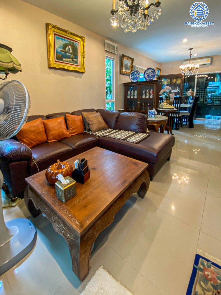 *****ทาวน์โฮม 3 ชั้น มือสอง โครงการ เดอะแพลนท์ซิตี้ แจ้งวัฒนะ-ปากเกร็ด เนื้อที่กว้าง 28.40 ตร.ว. ฟังก์ชัน 3 ห้องนอน 3 ห้องน้ำ 2 ที่จอดรถ สภาพพร้อมอยู่ แถมฟรี! เครื่องปรับอากาศ บนทำเลเดินทางสะดวก เชื่อมต่อถนนศรีสมาน ถนนแจ้งวัฒนะ ใกล้รถไฟฟ้าสายสีชมพู "สถานีเมืองทองธานี" และจุดขึ้นทางด่วน "แจ้งวัฒนะ"