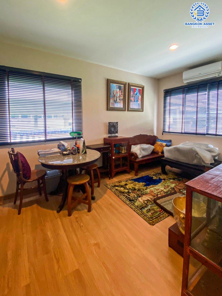 *****ทาวน์โฮม 3 ชั้น มือสอง โครงการ เดอะแพลนท์ซิตี้ แจ้งวัฒนะ-ปากเกร็ด เนื้อที่กว้าง 28.40 ตร.ว. ฟังก์ชัน 3 ห้องนอน 3 ห้องน้ำ 2 ที่จอดรถ สภาพพร้อมอยู่ แถมฟรี! เครื่องปรับอากาศ บนทำเลเดินทางสะดวก เชื่อมต่อถนนศรีสมาน ถนนแจ้งวัฒนะ ใกล้รถไฟฟ้าสายสีชมพู "สถานีเมืองทองธานี" และจุดขึ้นทางด่วน "แจ้งวัฒนะ"