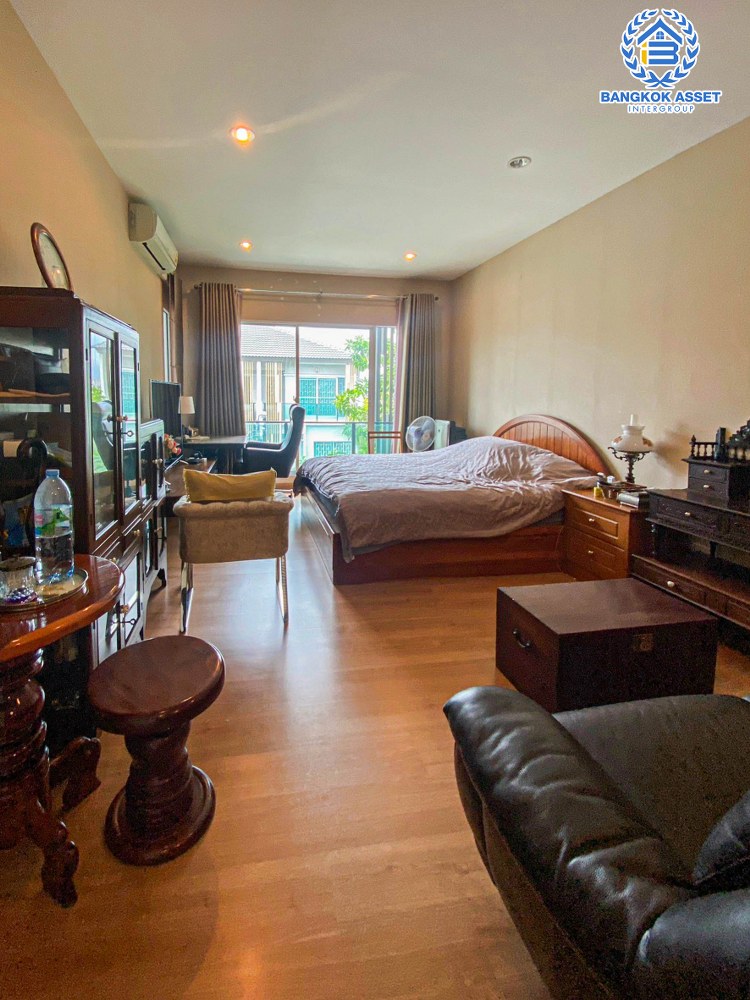 *****ทาวน์โฮม 3 ชั้น มือสอง โครงการ เดอะแพลนท์ซิตี้ แจ้งวัฒนะ-ปากเกร็ด เนื้อที่กว้าง 28.40 ตร.ว. ฟังก์ชัน 3 ห้องนอน 3 ห้องน้ำ 2 ที่จอดรถ สภาพพร้อมอยู่ แถมฟรี! เครื่องปรับอากาศ บนทำเลเดินทางสะดวก เชื่อมต่อถนนศรีสมาน ถนนแจ้งวัฒนะ ใกล้รถไฟฟ้าสายสีชมพู "สถานีเมืองทองธานี" และจุดขึ้นทางด่วน "แจ้งวัฒนะ"