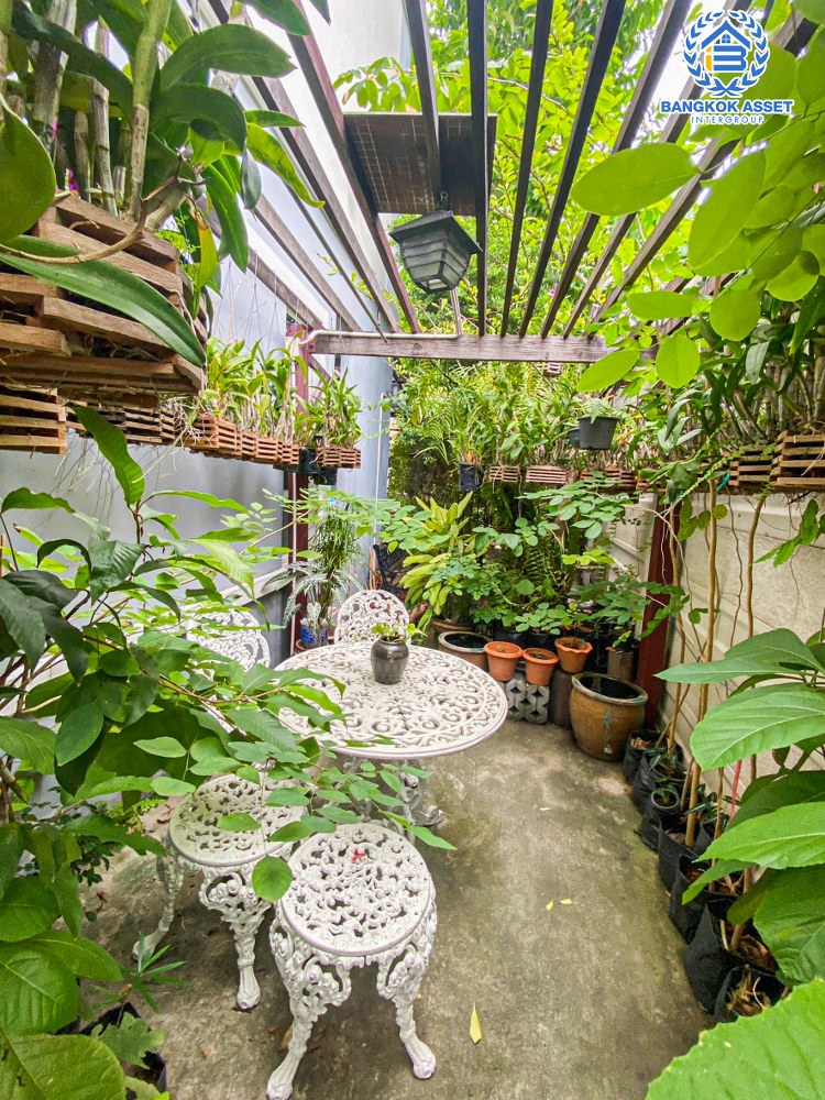 *****ทาวน์โฮม 3 ชั้น มือสอง โครงการ เดอะแพลนท์ซิตี้ แจ้งวัฒนะ-ปากเกร็ด เนื้อที่กว้าง 28.40 ตร.ว. ฟังก์ชัน 3 ห้องนอน 3 ห้องน้ำ 2 ที่จอดรถ สภาพพร้อมอยู่ แถมฟรี! เครื่องปรับอากาศ บนทำเลเดินทางสะดวก เชื่อมต่อถนนศรีสมาน ถนนแจ้งวัฒนะ ใกล้รถไฟฟ้าสายสีชมพู "สถานีเมืองทองธานี" และจุดขึ้นทางด่วน "แจ้งวัฒนะ"