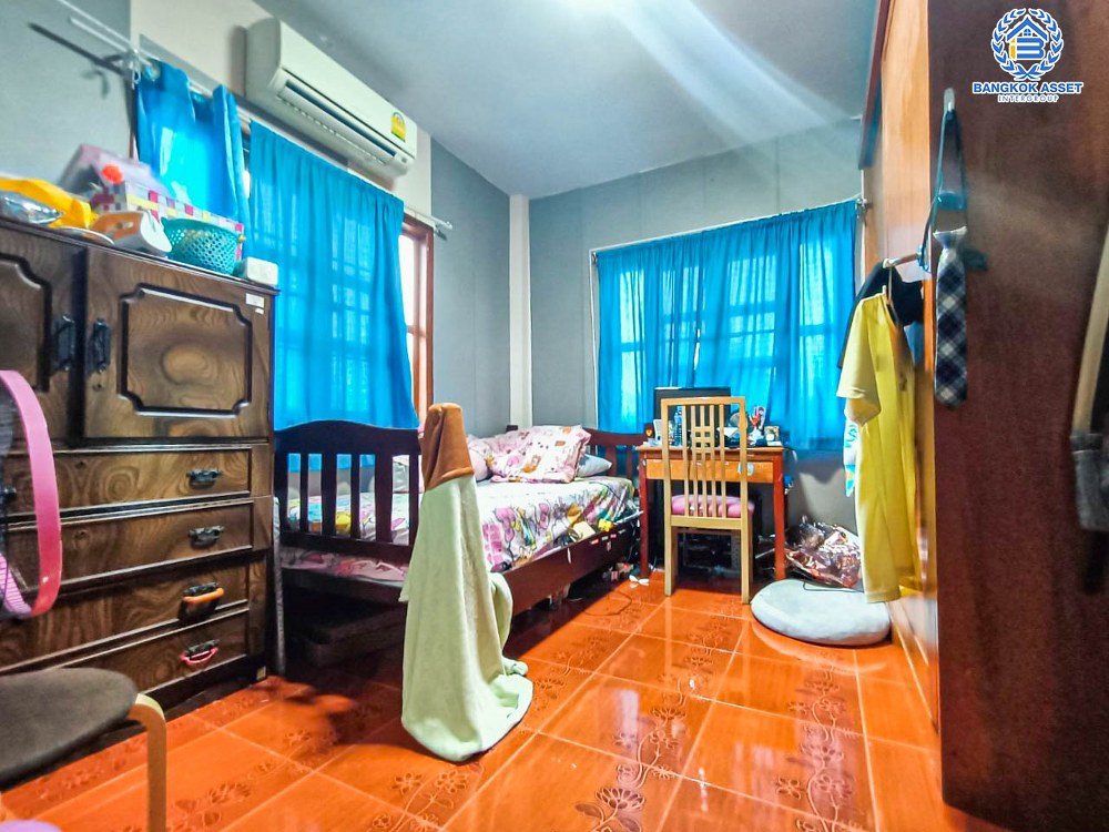 *****บ้านเดี่ยวมือสอง โครงการ เศรษฐพงษ์ กาญจนาภิเษก เนื้อที่ 50.40 ตร.ว. ฟังก์ชัน 3 ห้องนอน 3 ห้องน้ำ 2 ที่จอดรถ ภายในกว้างขวาง สภาพดีมาก บนทำเลเดินทางสะดวก เชื่อมต่อถนนกาญจนาภิเษก ถนนบ้านกล้วย-ไทรน้อย ใกล้รถไฟฟ้าสายสีม่วง "สถานีคลองบางไผ่" และจุดขึ้นทางด่วน "ศรีรัช"