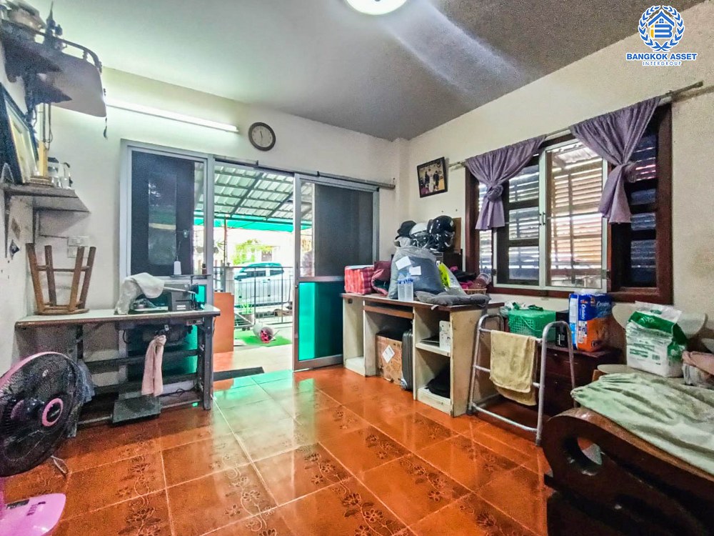 *****บ้านเดี่ยวมือสอง โครงการ เศรษฐพงษ์ กาญจนาภิเษก เนื้อที่ 50.40 ตร.ว. ฟังก์ชัน 3 ห้องนอน 3 ห้องน้ำ 2 ที่จอดรถ ภายในกว้างขวาง สภาพดีมาก บนทำเลเดินทางสะดวก เชื่อมต่อถนนกาญจนาภิเษก ถนนบ้านกล้วย-ไทรน้อย ใกล้รถไฟฟ้าสายสีม่วง "สถานีคลองบางไผ่" และจุดขึ้นทางด่วน "ศรีรัช"