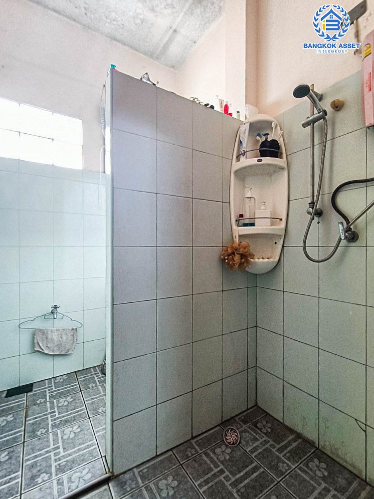 *****บ้านเดี่ยวมือสอง โครงการ เศรษฐพงษ์ กาญจนาภิเษก เนื้อที่ 50.40 ตร.ว. ฟังก์ชัน 3 ห้องนอน 3 ห้องน้ำ 2 ที่จอดรถ ภายในกว้างขวาง สภาพดีมาก บนทำเลเดินทางสะดวก เชื่อมต่อถนนกาญจนาภิเษก ถนนบ้านกล้วย-ไทรน้อย ใกล้รถไฟฟ้าสายสีม่วง "สถานีคลองบางไผ่" และจุดขึ้นทางด่วน "ศรีรัช"