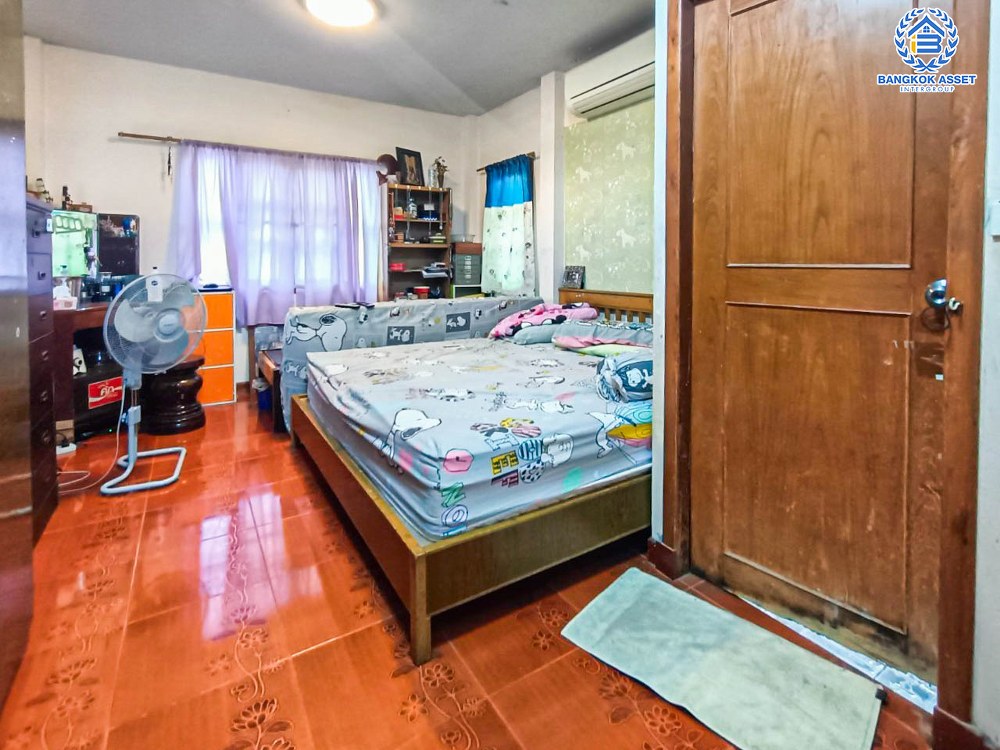 *****บ้านเดี่ยวมือสอง โครงการ เศรษฐพงษ์ กาญจนาภิเษก เนื้อที่ 50.40 ตร.ว. ฟังก์ชัน 3 ห้องนอน 3 ห้องน้ำ 2 ที่จอดรถ ภายในกว้างขวาง สภาพดีมาก บนทำเลเดินทางสะดวก เชื่อมต่อถนนกาญจนาภิเษก ถนนบ้านกล้วย-ไทรน้อย ใกล้รถไฟฟ้าสายสีม่วง "สถานีคลองบางไผ่" และจุดขึ้นทางด่วน "ศรีรัช"