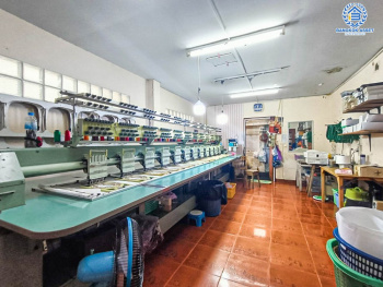 *****บ้านเดี่ยวมือสอง โครงการ เศรษฐพงษ์ กาญจนาภิเษก เนื้อที่ 50.40 ตร.ว. ฟังก์ชัน 3 ห้องนอน 3 ห้องน้ำ 2 ที่จอดรถ ภายในกว้างขวาง สภาพดีมาก บนทำเลเดินทางสะดวก เชื่อมต่อถนนกาญจนาภิเษก ถนนบ้านกล้วย-ไทรน้อย ใกล้รถไฟฟ้าสายสีม่วง "สถานีคลองบางไผ่" และจุดขึ้นทางด่วน "ศรีรัช"