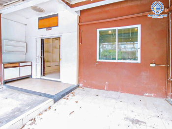 *****ทาวน์เฮ้าส์มือสอง โครงการ วรารักษ์ รามอินทรา เนื้อที่ 20 ตร.ว. ฟังก์ชัน 3 ห้องนอน 2 ห้องน้ำ ดีไซน์สวย ภายในบ้านสภาพดีเยี่ยม พร้อมเข้าอยู่ บนทำเลเดินทางสะดวกสบาย เชื่อมต่อถนนเลียบคลอง2 ถนนปัญญาอินทรา ถนนวงแหวนรอบนอก ใกล้รถไฟฟ้าสายสีชมพู "สถานีคู้บอน" และจุดขึ้นทางด่วน "ฉลองรัช"