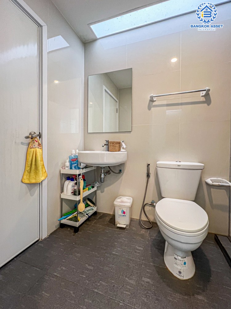 *****ทาวน์เฮ้าส์มือสอง โครงการ กัสโต้ ราชพฤกษ์-พระราม5 บนเนื้อที่ 18 ตร.ว. ฟังก์ชัน 3 ห้องนอน 2 ห้องน้ำ 2 ที่จอดรถ พื้นที่ใช้สอยกว้างขวาง พร้อมเข้าอยู่ได้เลย เชื่อมต่อถนนบางกรวย-ไทรน้อย โครงการตั้งบนทำเลเดินทางสะดวก ใกล้รถไฟฟ้าสายสีม่วง "สถานีแยกติวานนท์" และทางด่วน "ศรีรัช"