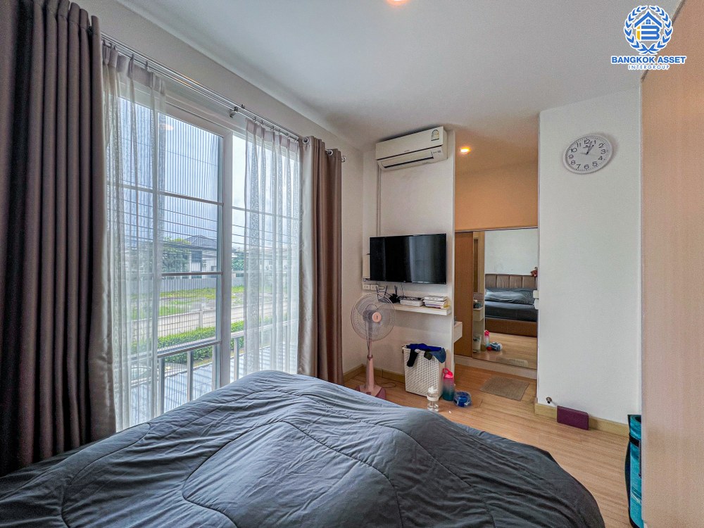 *****ทาวน์เฮ้าส์มือสอง โครงการ กัสโต้ ราชพฤกษ์-พระราม5 บนเนื้อที่ 18 ตร.ว. ฟังก์ชัน 3 ห้องนอน 2 ห้องน้ำ 2 ที่จอดรถ พื้นที่ใช้สอยกว้างขวาง พร้อมเข้าอยู่ได้เลย เชื่อมต่อถนนบางกรวย-ไทรน้อย โครงการตั้งบนทำเลเดินทางสะดวก ใกล้รถไฟฟ้าสายสีม่วง "สถานีแยกติวานนท์" และทางด่วน "ศรีรัช"