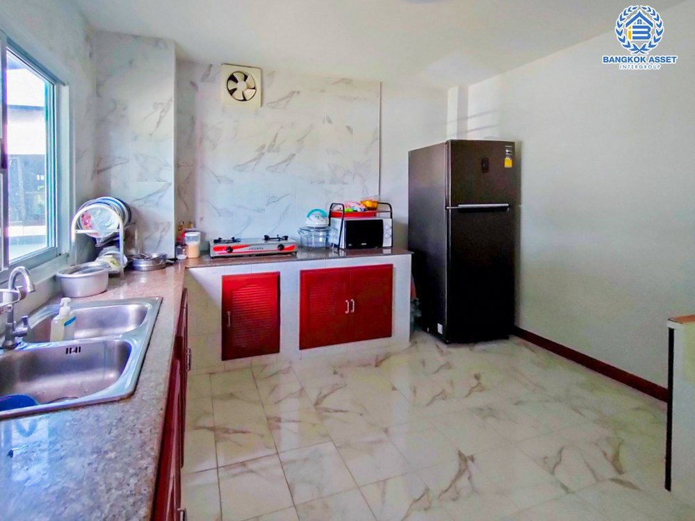 *****บ้านเดี่ยวมือสอง โครงการ เฟื่องสุข3 346 บนเนื้อที่ 73.70 ตร.ว. ฟังก์ชัน 4 ห้องนอน 3 ห้องน้ำ 2 ที่จอดรถ บ้านพื้นที่หลังบ้านกว้าง ต่อเติมครบพร้อมเข้าอยู่ได้เลย ตั้งบนทำเลเดินทางสะดวก เชื่อมต่อถนนกาญจนาภิเษก ถนนรัตนาธิเบศร์ ถนนราชพฤกษ์ ใกล้รถไฟฟ้าสายสีม่วง "สถานีคลองบางไผ่" และทางด่วน "ศรีรัช"