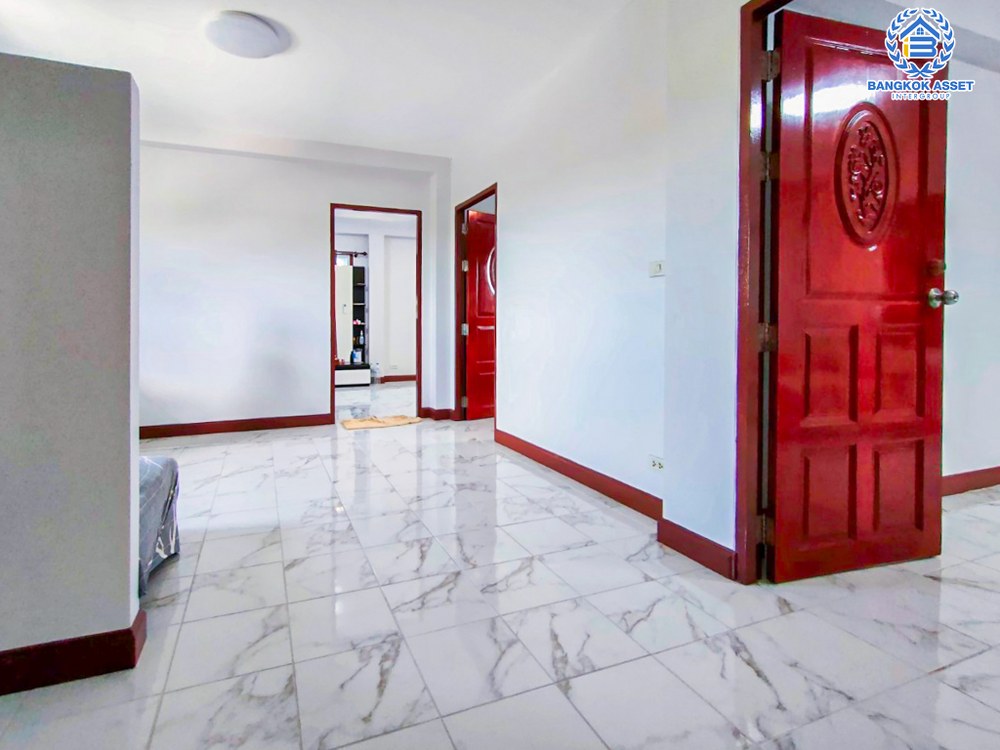 *****บ้านเดี่ยวมือสอง โครงการ เฟื่องสุข3 346 บนเนื้อที่ 73.70 ตร.ว. ฟังก์ชัน 4 ห้องนอน 3 ห้องน้ำ 2 ที่จอดรถ บ้านพื้นที่หลังบ้านกว้าง ต่อเติมครบพร้อมเข้าอยู่ได้เลย ตั้งบนทำเลเดินทางสะดวก เชื่อมต่อถนนกาญจนาภิเษก ถนนรัตนาธิเบศร์ ถนนราชพฤกษ์ ใกล้รถไฟฟ้าสายสีม่วง "สถานีคลองบางไผ่" และทางด่วน "ศรีรัช"