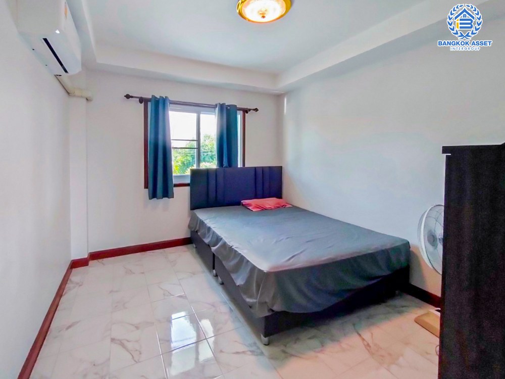 *****บ้านเดี่ยวมือสอง โครงการ เฟื่องสุข3 346 บนเนื้อที่ 73.70 ตร.ว. ฟังก์ชัน 4 ห้องนอน 3 ห้องน้ำ 2 ที่จอดรถ บ้านพื้นที่หลังบ้านกว้าง ต่อเติมครบพร้อมเข้าอยู่ได้เลย ตั้งบนทำเลเดินทางสะดวก เชื่อมต่อถนนกาญจนาภิเษก ถนนรัตนาธิเบศร์ ถนนราชพฤกษ์ ใกล้รถไฟฟ้าสายสีม่วง "สถานีคลองบางไผ่" และทางด่วน "ศรีรัช"